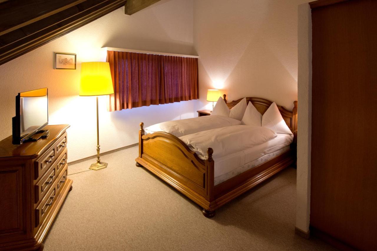 Romantik Hotel zu den drei Sternen Brunegg Exterior foto