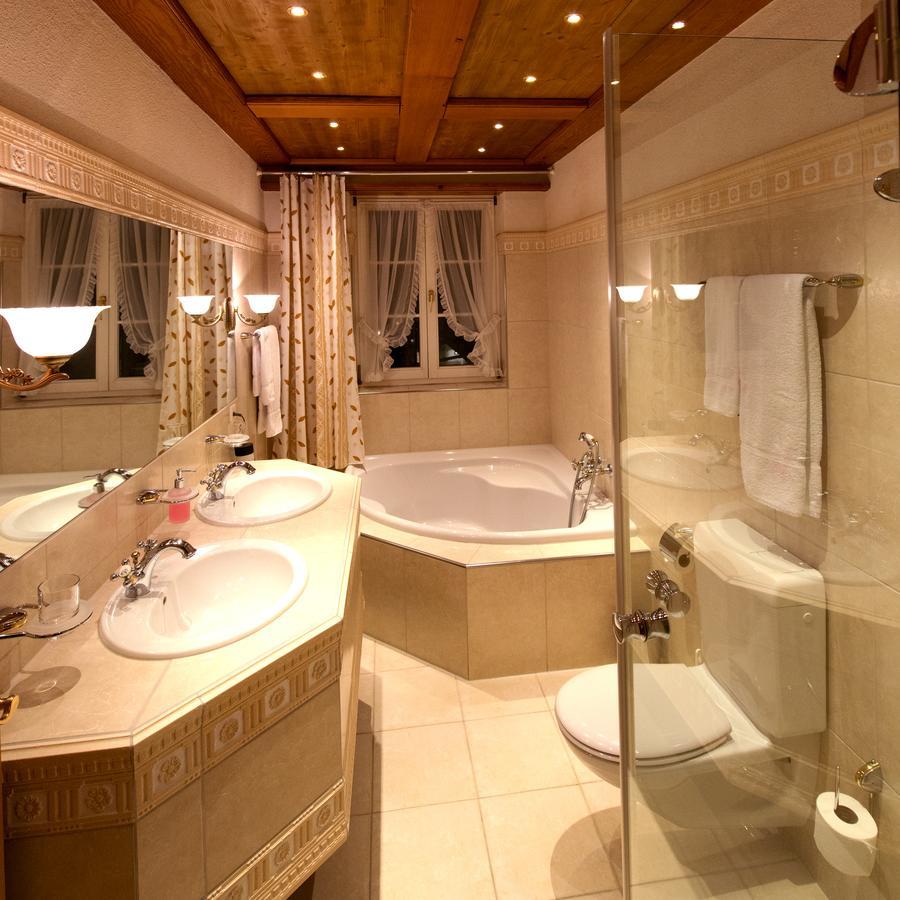 Romantik Hotel zu den drei Sternen Brunegg Zimmer foto