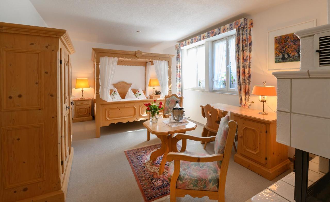 Romantik Hotel zu den drei Sternen Brunegg Exterior foto