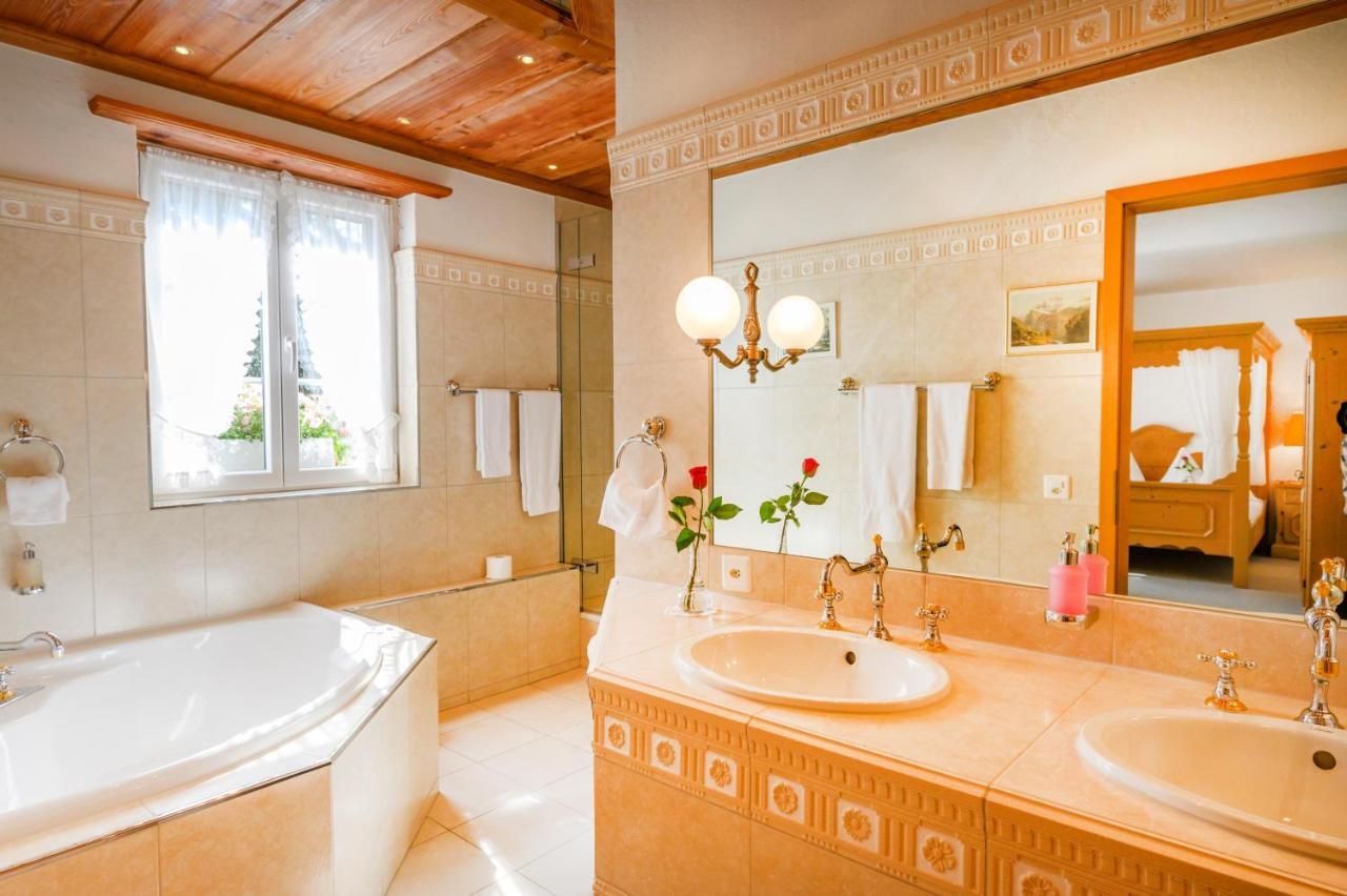 Romantik Hotel zu den drei Sternen Brunegg Exterior foto